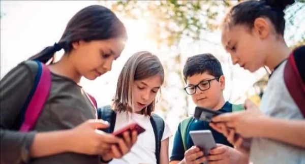 Bakan Göktaş açıkladı! 15 yaş altına sosyal medya yasağı